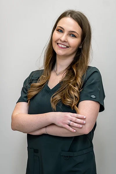 Szmolár-Szabó Gabriella – fogászati asszisztens, klinikai fogászati higiénikus