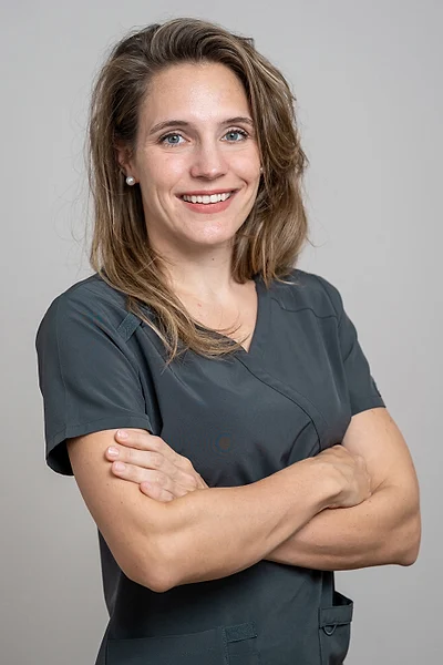 Dr. Mikola Éva – fogorvos, konzerváló fogászat és fogpótlástan szakorvos